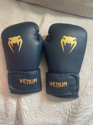Guantes de boxeo Venum azul y oro