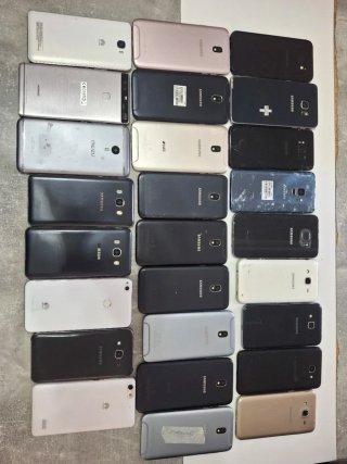 Lotto di 26 smartphone vari