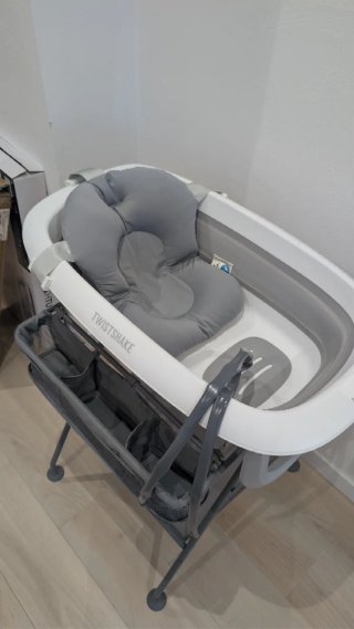 Bañera bebé plegable Twistshake patas y accesorios