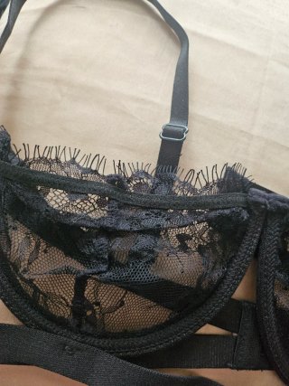 Reggiseno in pizzo nero + perizoma trasparente
