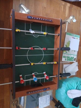 Futbolín de mesa compacto
