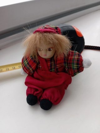 Muñeco pequeño de porcelana
