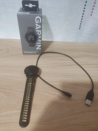 Reloj deportivo Garmin con 5 correas.