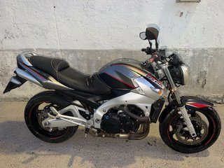 Suzuki GSR 600