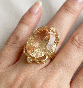 Anillo de Oro 18k con Cuarzo Champagne