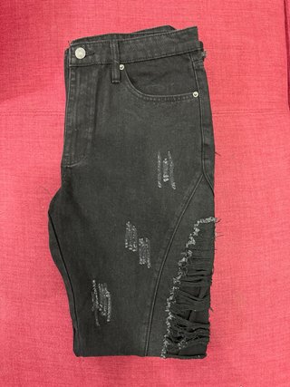 Pantalón Negro con Desgastados