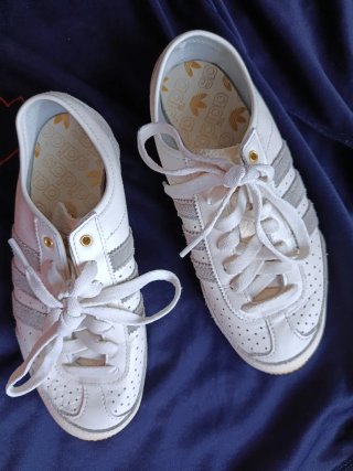 Zapatillas Adidas Blancas y Grises