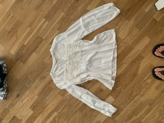 Blusa Blanca con Detalle de Encaje