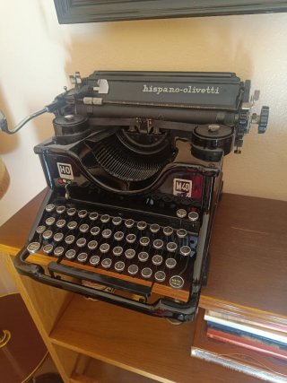 Máquina de escribir Hispano-Olivetti M40