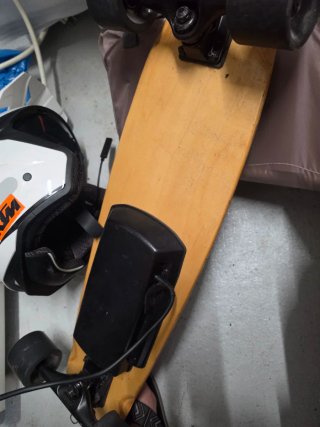 Monopatín Eléctrico con Tabla de Madera