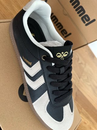 Zapatillas Hummel Negras y Beige originales