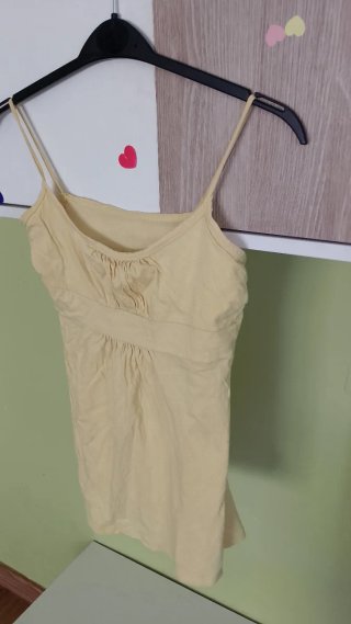 Camiseta de tirantes amarilla