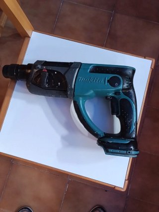TALADRO MAKITA PERCUTOR CINCELADOR DHR202