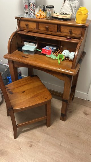 Escritorio tipo secreter con silla de madera
