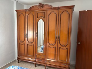 Armario de Madera de Roble