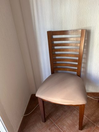 4 sillas de Madera con Asiento beige