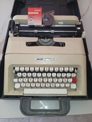 Máquina de escribir Olivetti Lettera 35 (30€)