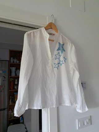 Blusa Blanca con Estampado de Estrellas talla 46
