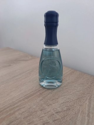 Colonia en frasco de cristal