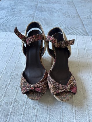 Alpargatas de tacón con estampado floral