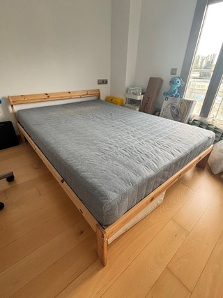 Cama IKEA Neiden 140x200.