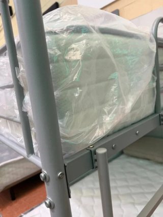 Litera LITERA LITERA con struttura metallica, ideale per camere giovanili, appartamenti o case secondarie