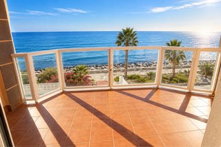 Apartamento en primera línea de playa con vistas