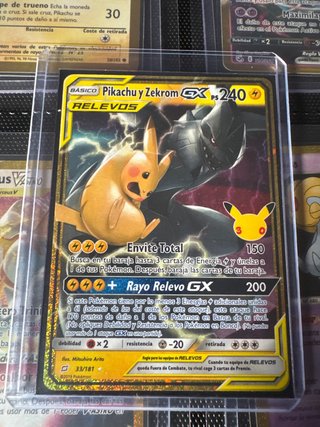 Carta Pokémon Pikachu y Zekrom GX 30 Aniversario