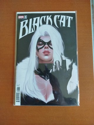 Black cat #13 cover variant