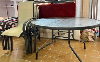 Conjunto de mesa y 4 sillas de exterior