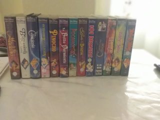 13 Películas VHS Walt Disney.