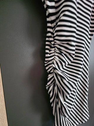 Vestido de rayas blanco y negro