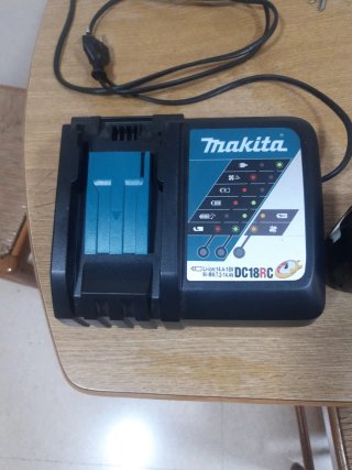 Cargador de Baterías Makita DC18RC