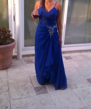 Vestido largo azul con pedrería