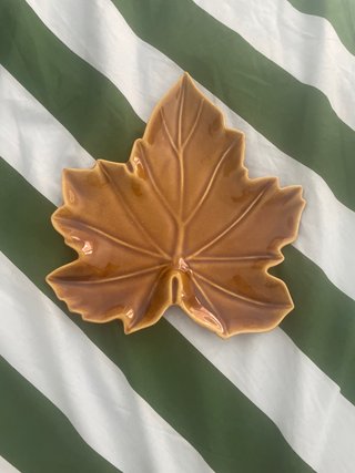 Plato Decorativo con Forma de Hoja
