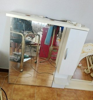 Specchiera per bagno con mobiletto