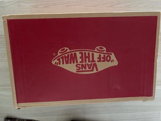 Caja de Zapatillas Vans
