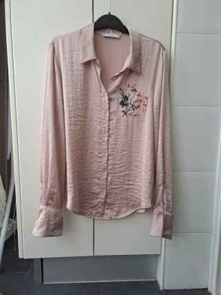 Camisa de raso,color rosa palo