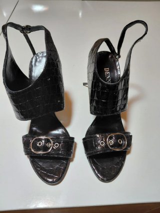 Sandalias de tacón Denny Rose negras