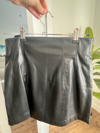Minifalda negra efecto cuero
