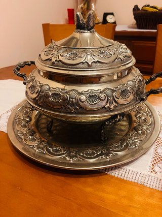 Sopera Decorativa de Metal Plateado