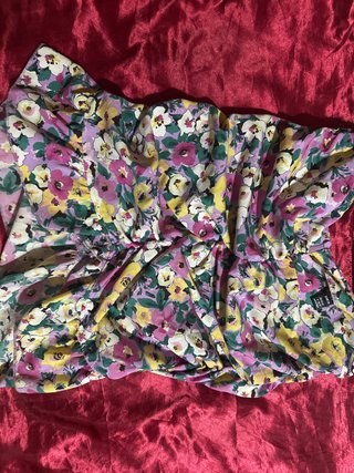 Falda corta con estampado de flores