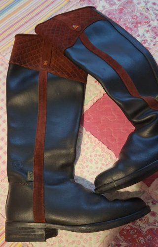 Botas Valverde del Camino Negras y Rojas