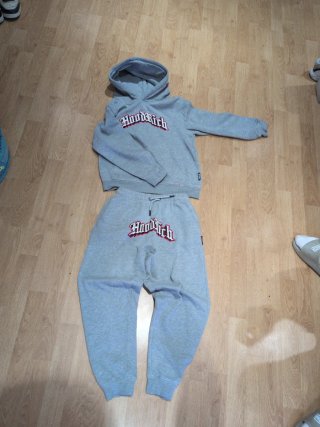 Conjunto Hoodrich Gris