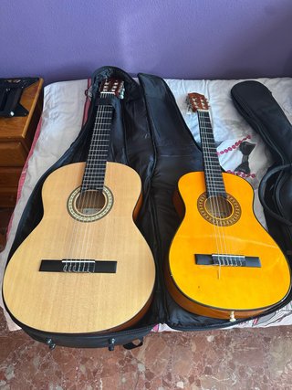 Set di 2 chitarre acustiche