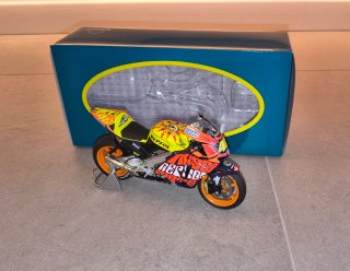 Modellino Honda RC211V Valentino Rossi 2003