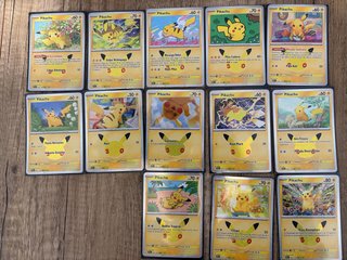 Lote 13 Cartas Pokémon Pikachu 30 Aniversario