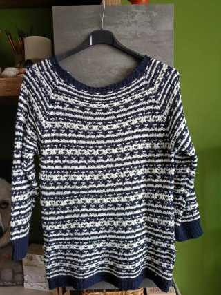 Maglione a righe blu e bianco