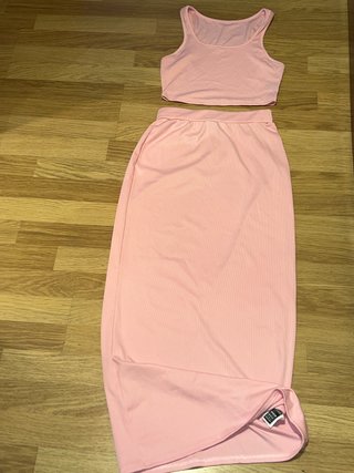 Conjunto dos piezas falda larga y top rosa