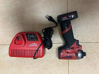Atornillador de Impacto Milwaukee M12